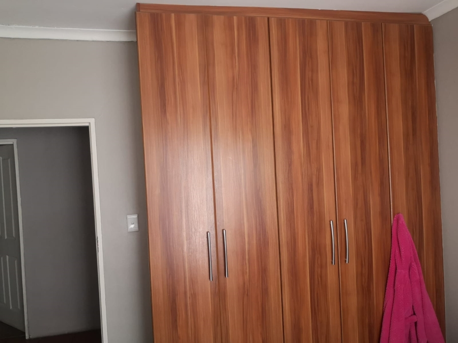 5 Bedroom Property for Sale in Despatch Central Eastern Cape